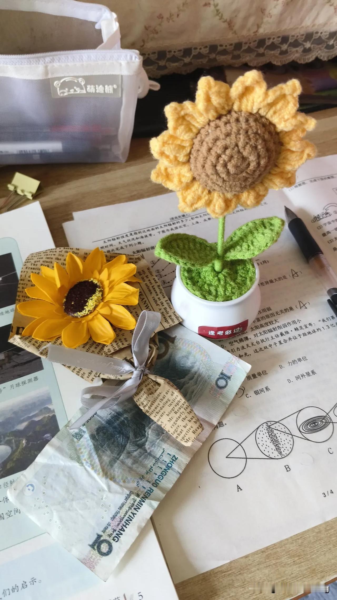 教师节你们都要给老师买礼物吗？

孩子回来和我要了10块钱，班主任说教师节要给老