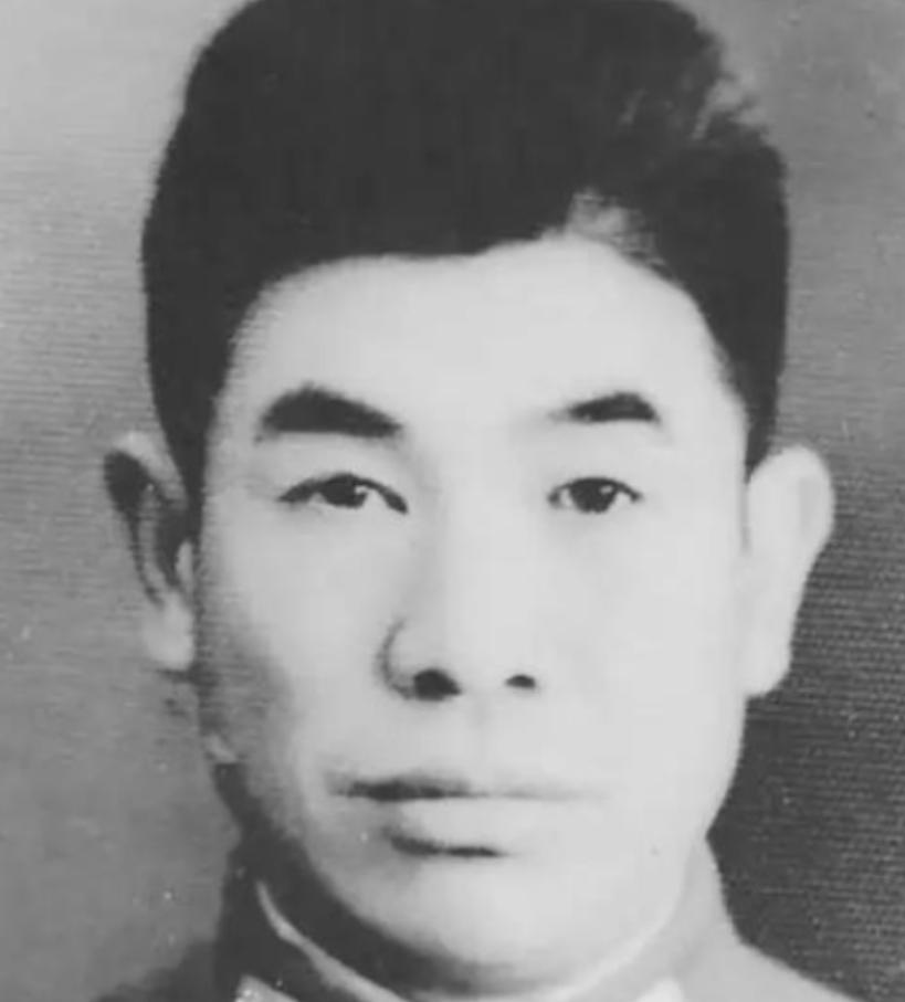 1949年，国军军长高吉人重伤被俘，住院时，他遇到了部下，悄悄对他说一起逃跑，从