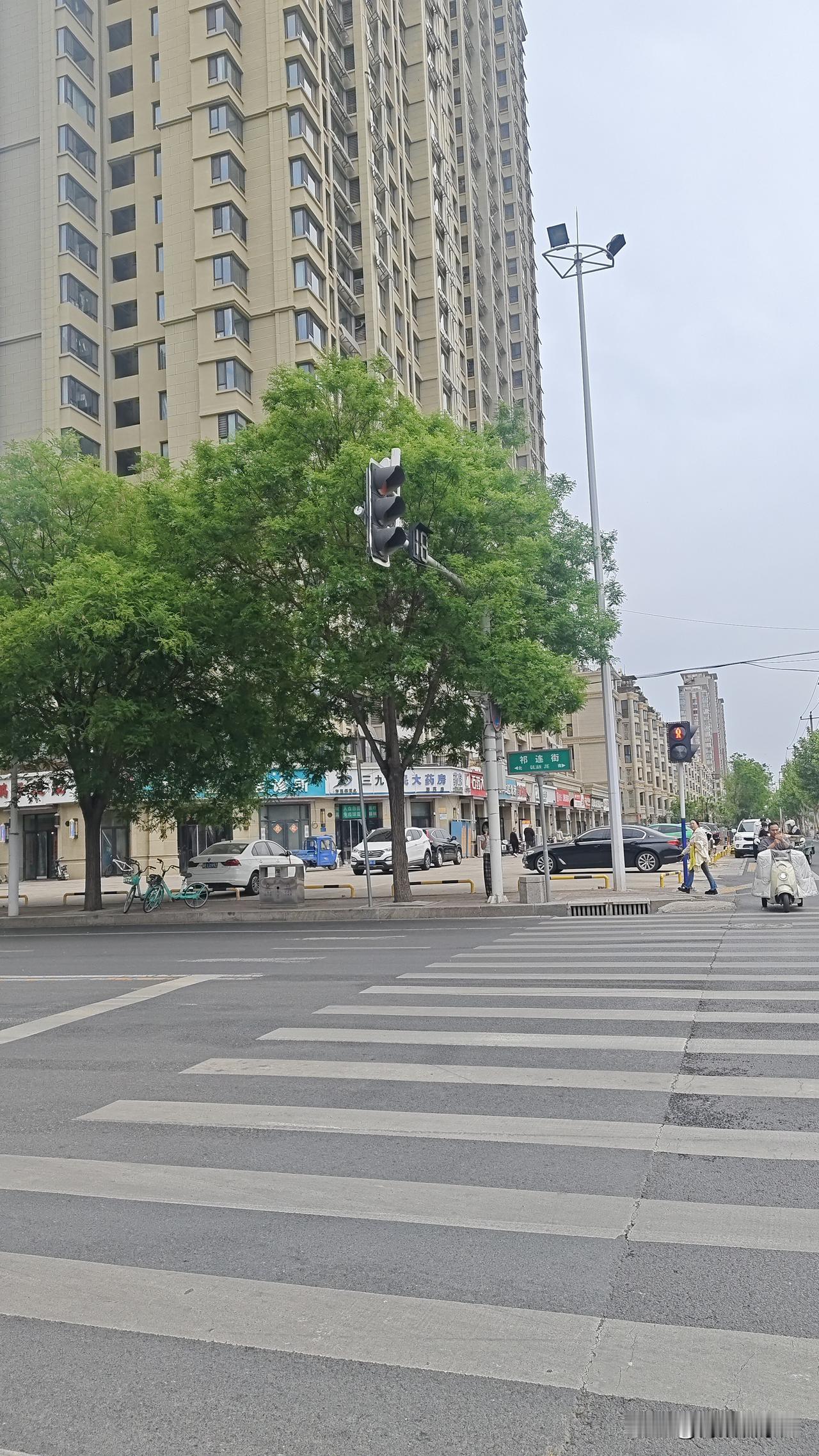 石家庄开发区某理发店套路太深了！
前几天开发区这边有一家理发店开张，我花了二十多
