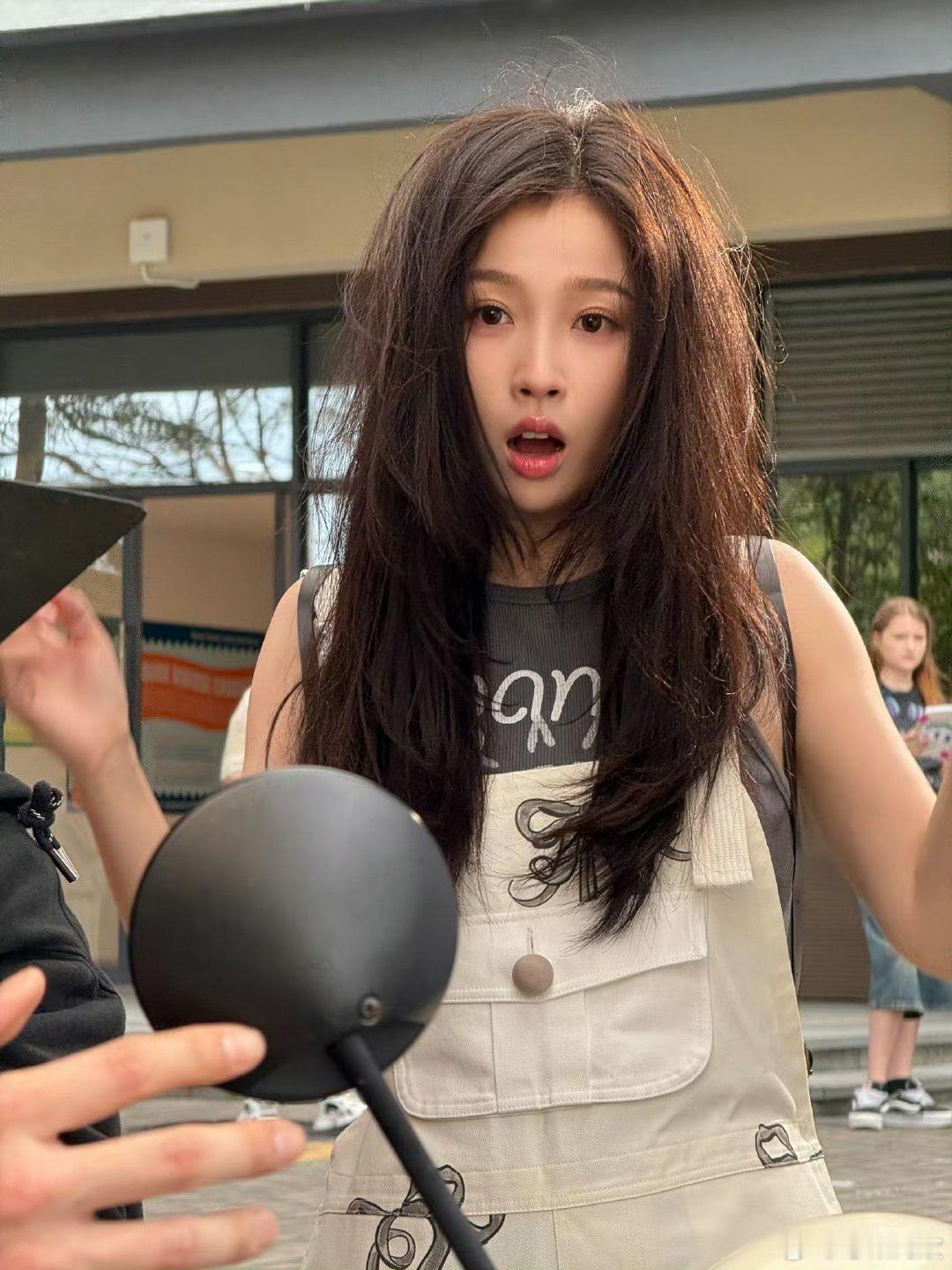 虞书欣1218生日快乐 ｜和虞书欣的岁岁年年 “晚霞洒遍鲜花 都不如你这朵玫瑰惹