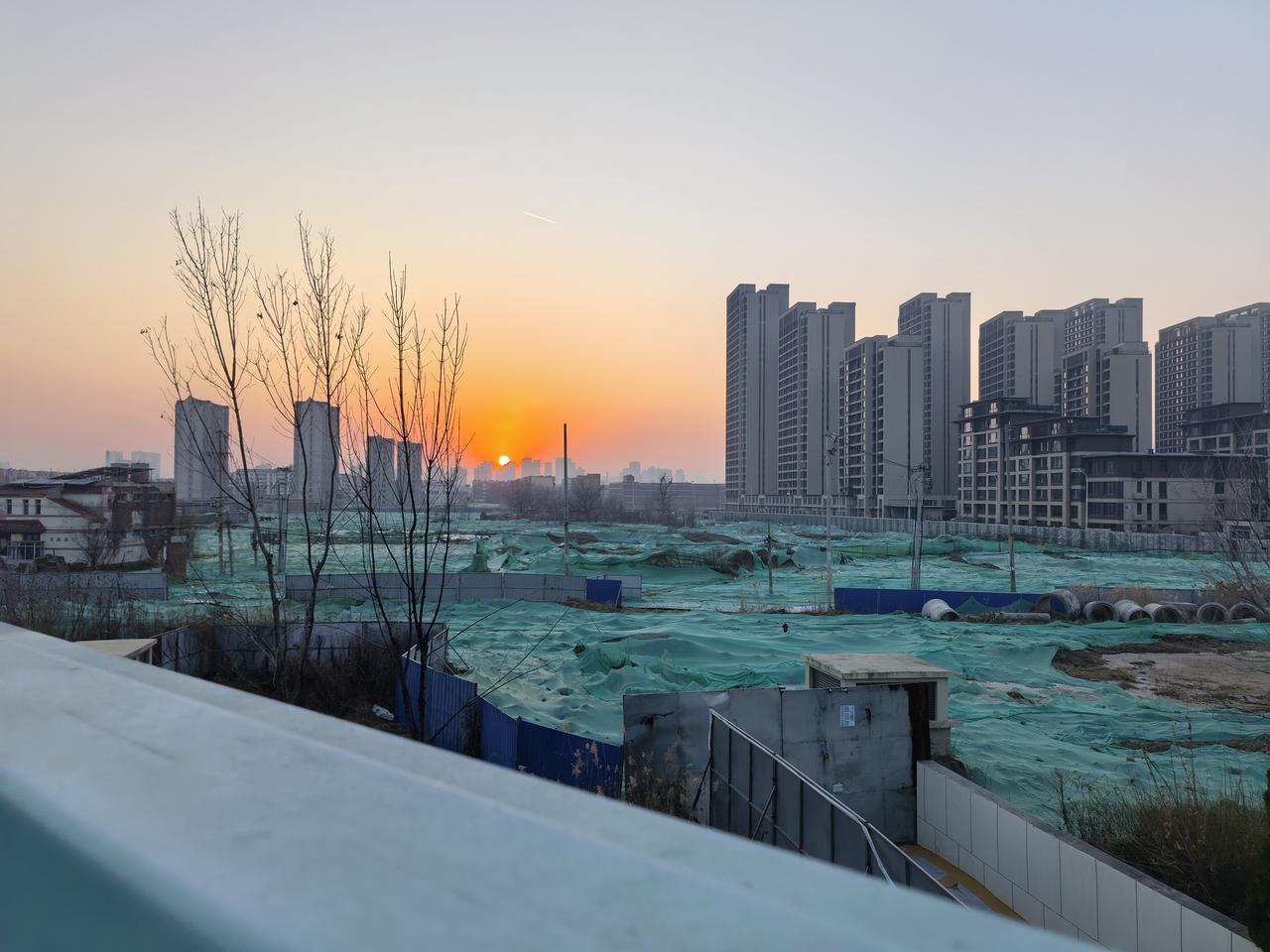 繁华落尽芳华，夕阳无限好，只是近黄昏。