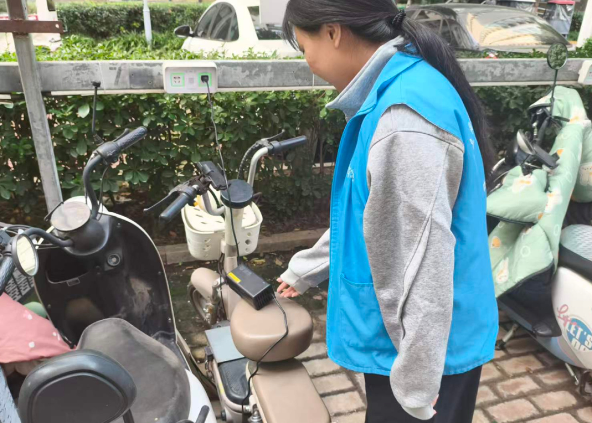颍河西路社区：规范停车除隐患 细查设备保平安