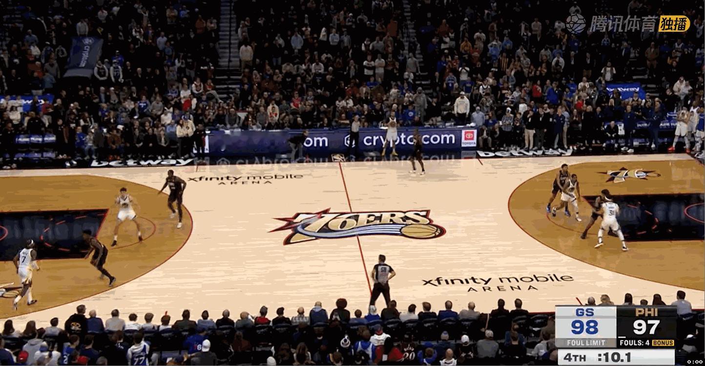 勇士在最后10秒领先并握有球权，已经胜券在握。这时候埃奇库姆抢断界外球，造成斯宾