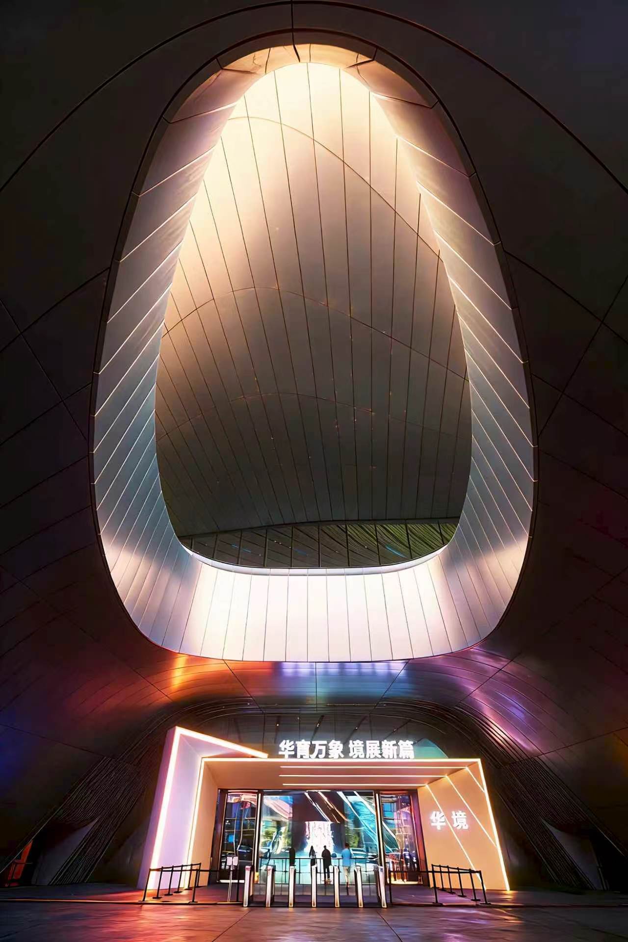 华育万象，境展新篇。华境S领航科技品鉴会现场整备就绪，今晚19:00，不见不散！