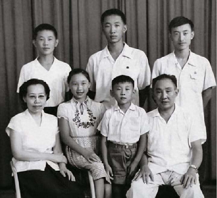李聚奎上将于1995年离世，临终前只留给子女三大纪律八项注意作为全部遗产，这是为