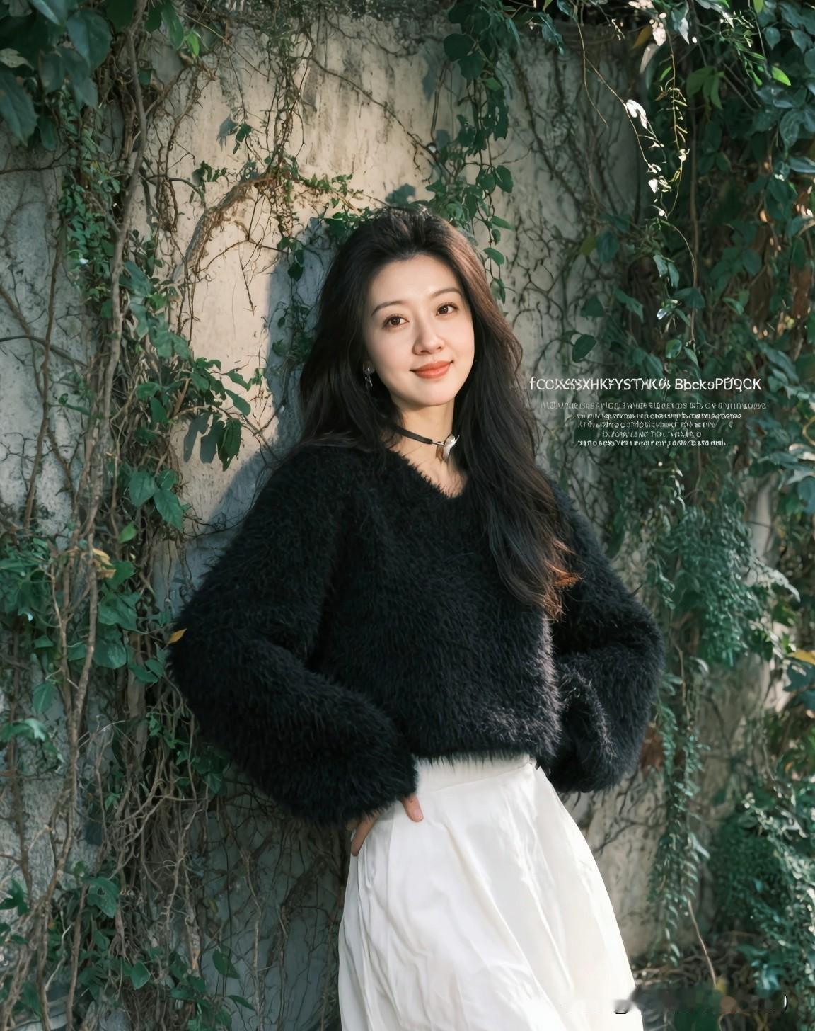 总觉得这世界
有时像加了滤镜，
看得见的不一定是真实的。
人心复杂，
像层层包裹