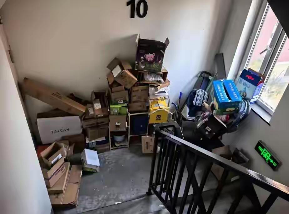 家门口不是私人领地 物业清理不侵权
        今年两会上，最高人民法院工作