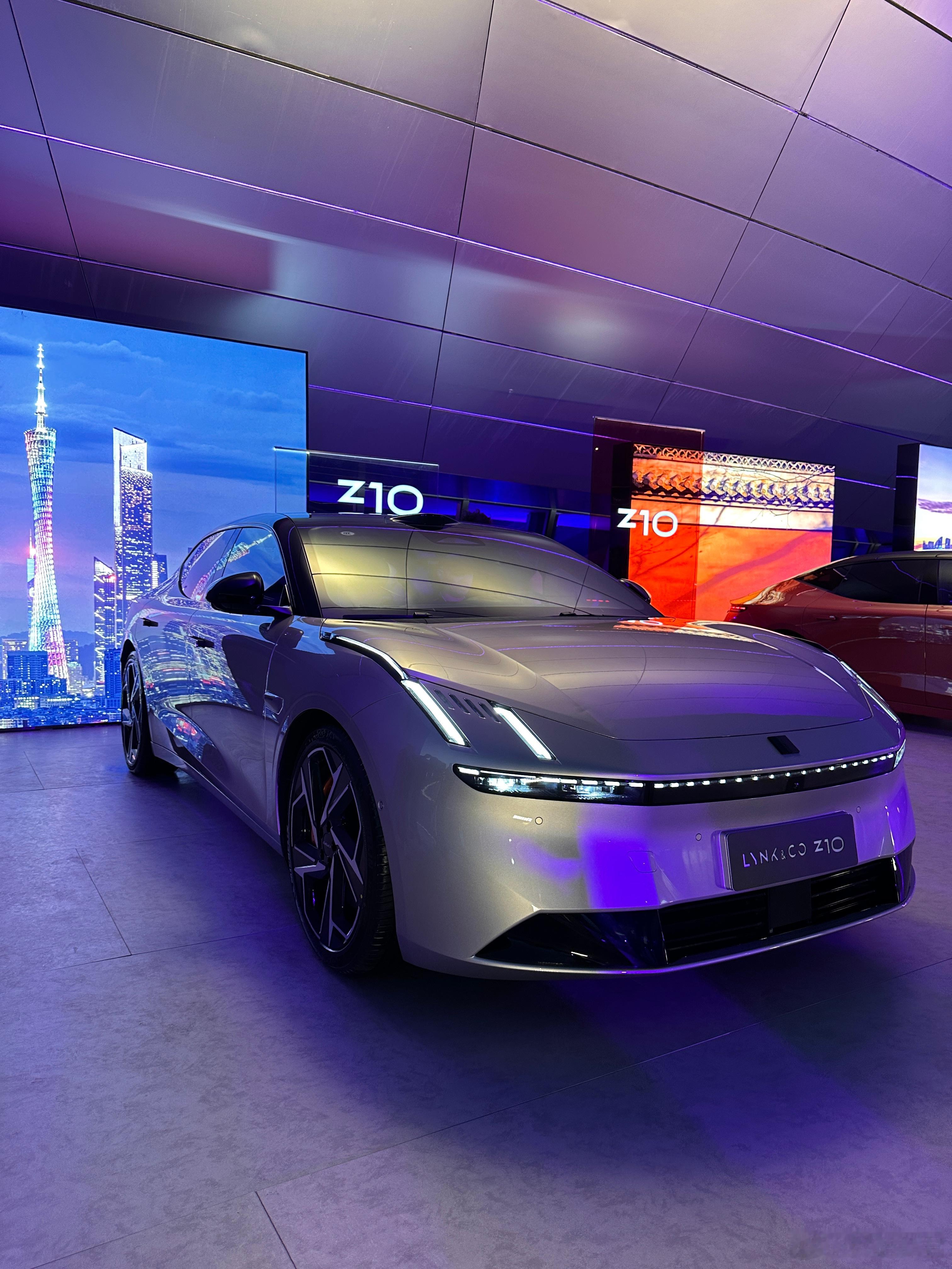 领克Z10，黑武士包帅的！你们喜欢哪个颜色？[笑而不语]#领克Z10正式上市##