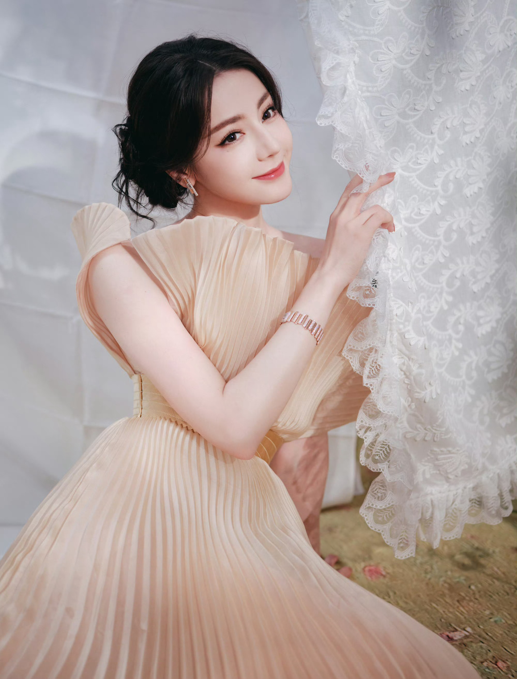 《功夫女足》官宣第二轮路演，全部都在广东。迪丽热巴去其中的广州和珠海迪丽热巴路演