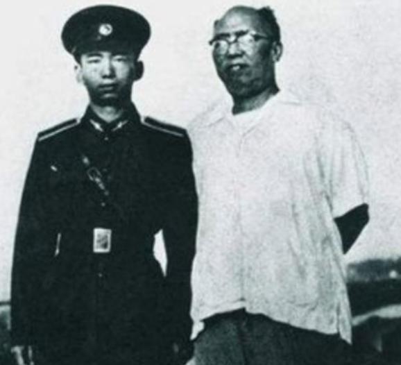 1963年，总政治部主任罗荣桓去世，他去世前曾希望萧华接替他的位置，然而萧华太年