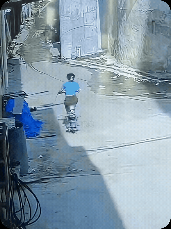 路口不减速
鬼见了都愁[捂脸]