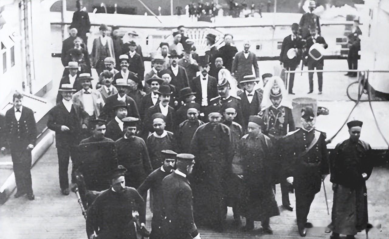 光绪二十二年（1896年）8月28日，73岁的李鸿章带着使团来到美国纽约街头。整