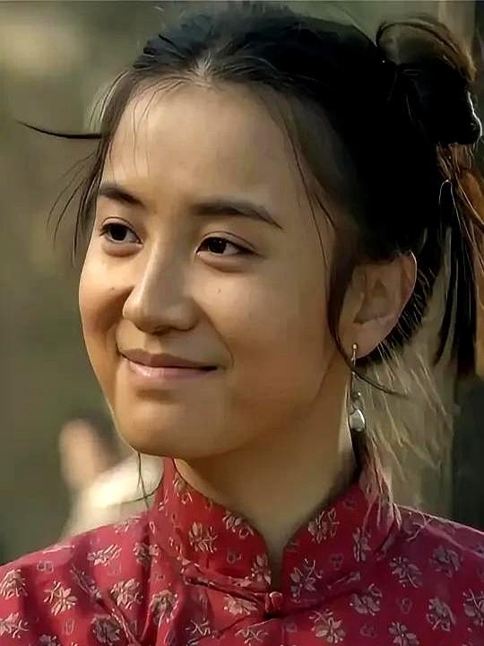 讲真的，我是从这里开始讨厌传武的！

传武在鲜儿没赶上闯关东队伍时，踢传文下船，