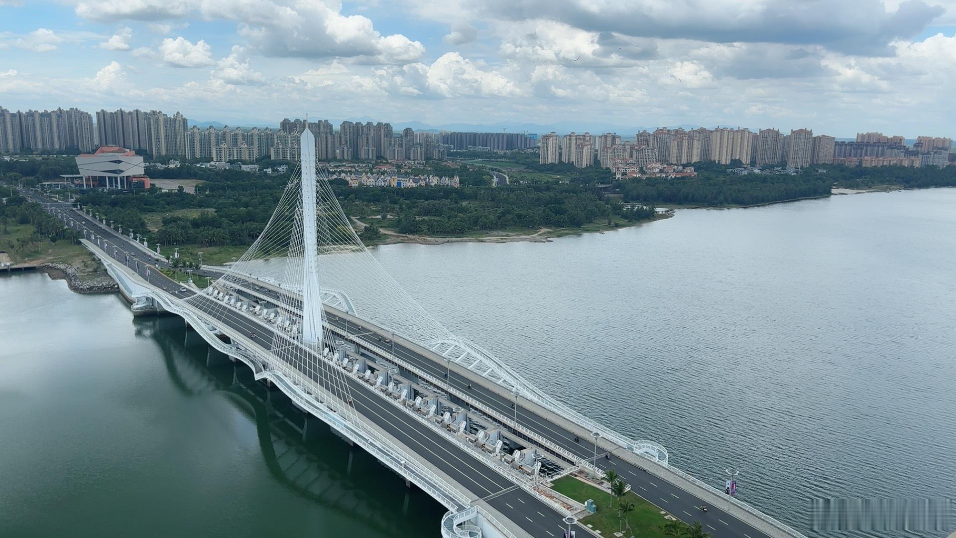在海花岛住了半个月很无聊、但我超级喜欢有空调有网有外卖（不是很多）有快递（不包邮