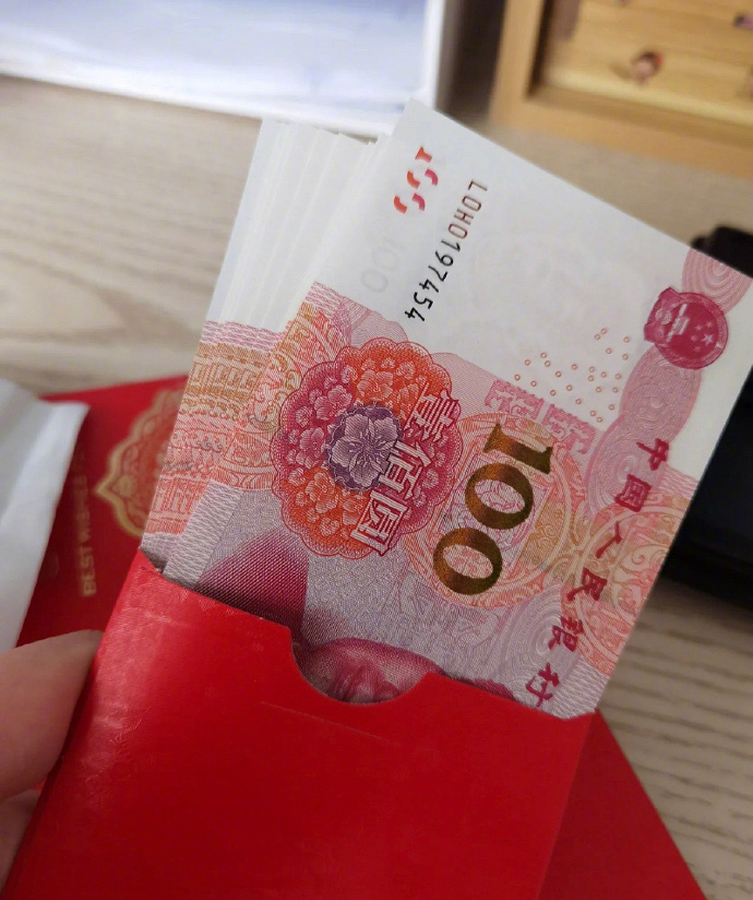 “社会让我明白 赚钱就好 其他都俗” 