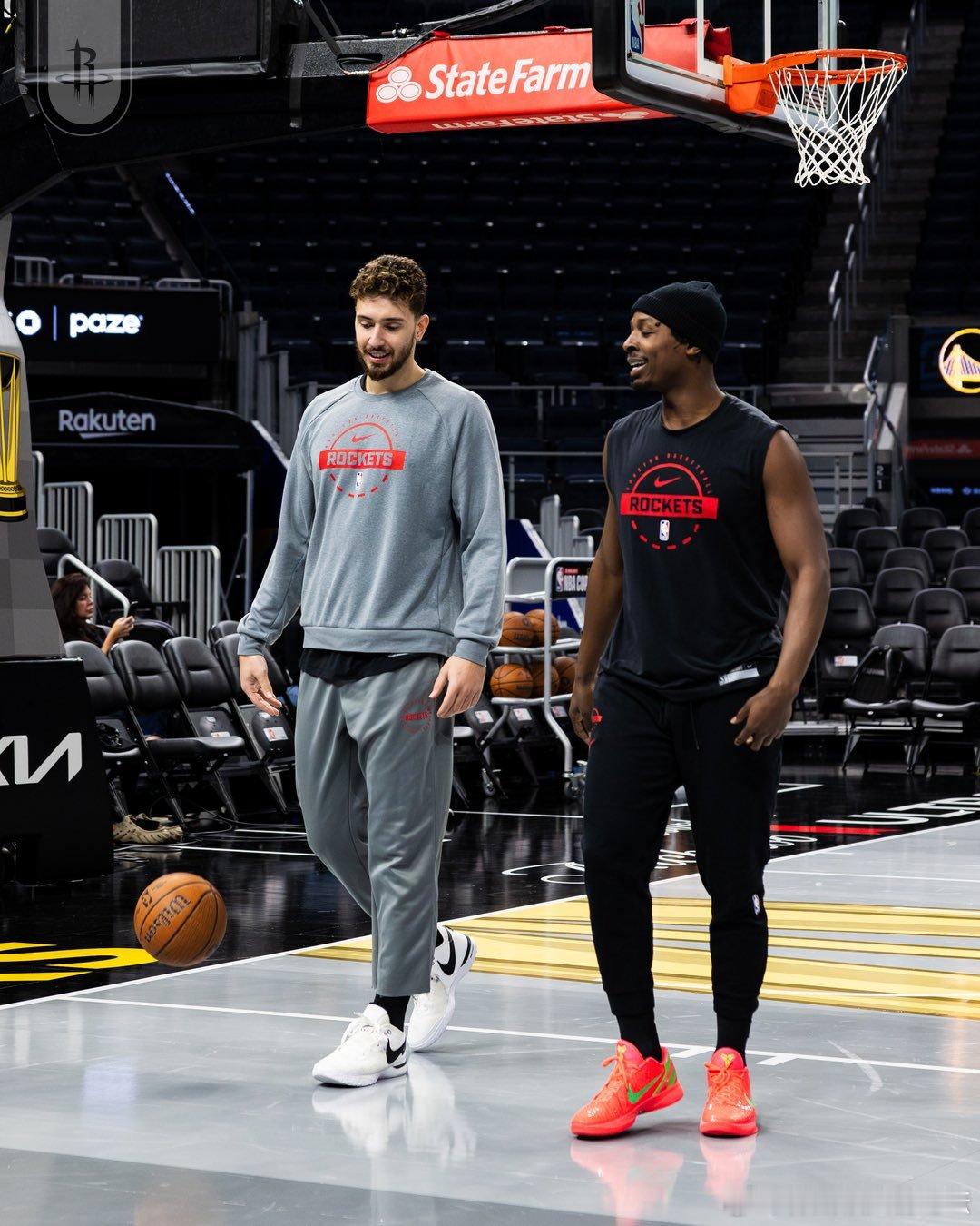 第一节火箭22-25勇士！小谢11分，卡皇4分6篮板直播看球：ez33.cc（浏