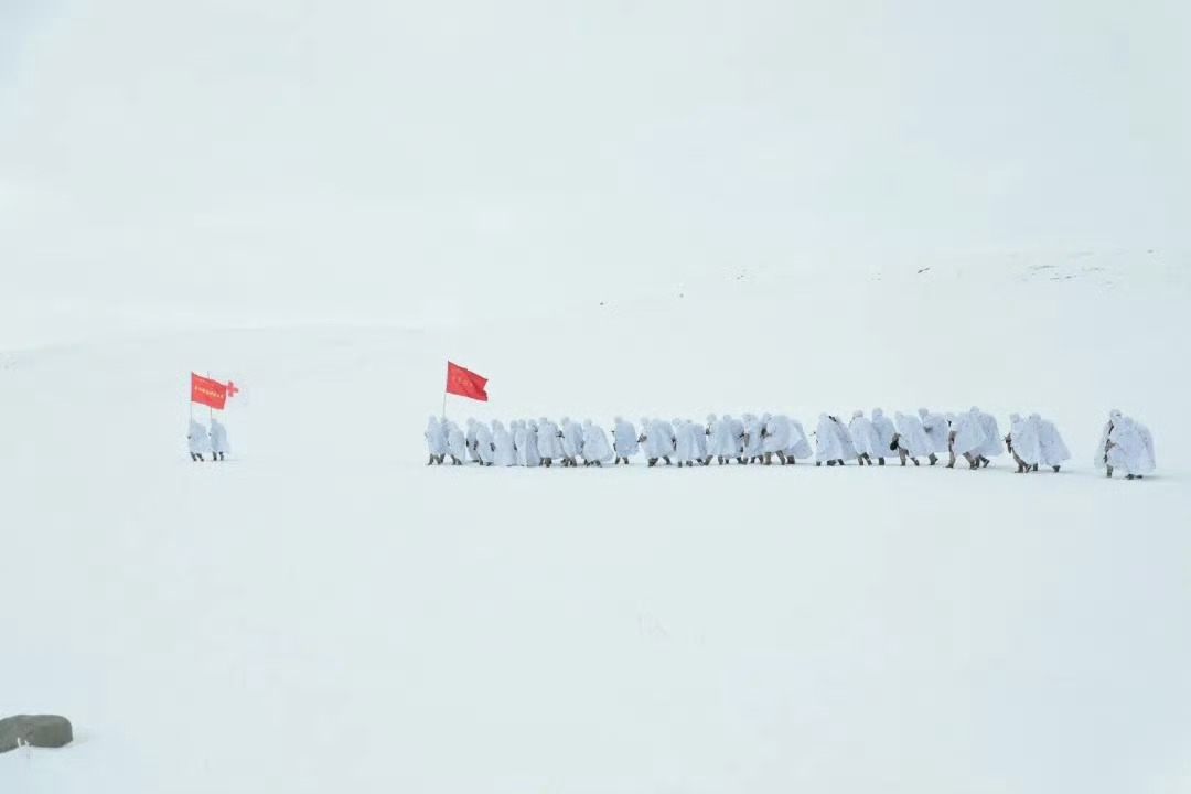 早安，同志们。 