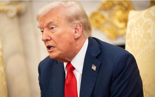 美国急了，喊话中国！当地时间1月4日，特朗普在空军一号上表示：和中国的关系非常好