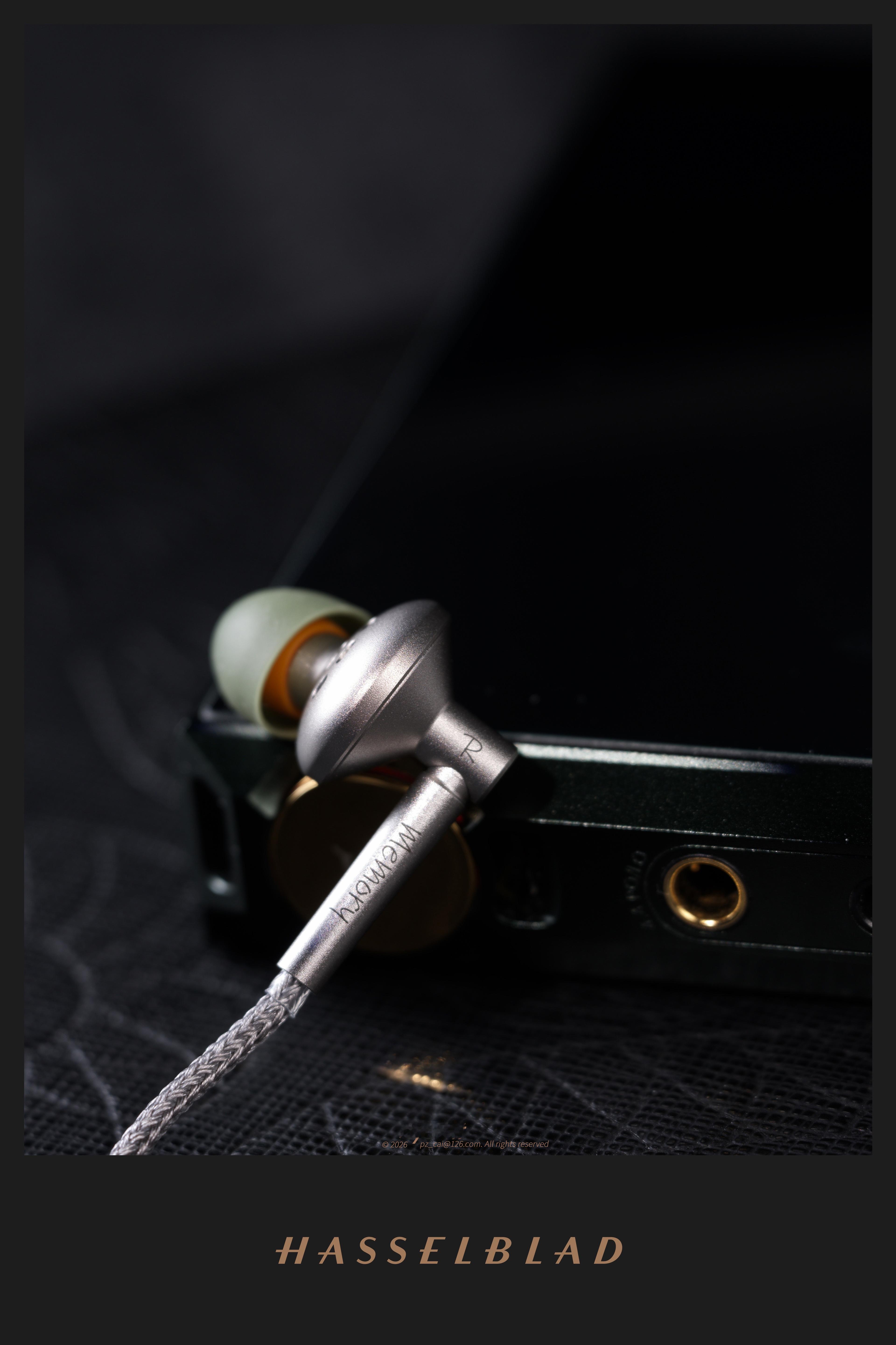 终于相机先听完了，小煲了一下，浅听了下铜版，好有记忆点，华丽的声音，很特别的质感
