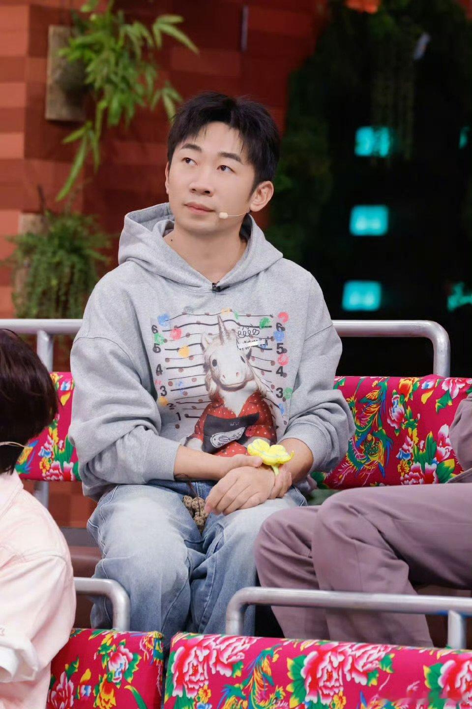 张艺凡杨迪cha了怪奇物语舞蹈 张艺凡在可爱和抽象之间反复横跳 可盐可甜可抽象，