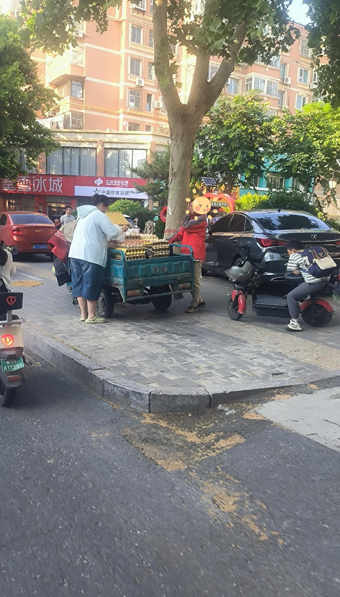 保定恒祥大街鸡蛋卖到5.6元一斤！这是要冲6元大关吗？

坐标保定恒祥大街。
