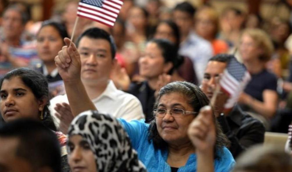 有一位在美国生活的华人说，如果美国完全放开移民，国内40岁以下的年轻人大概没几个