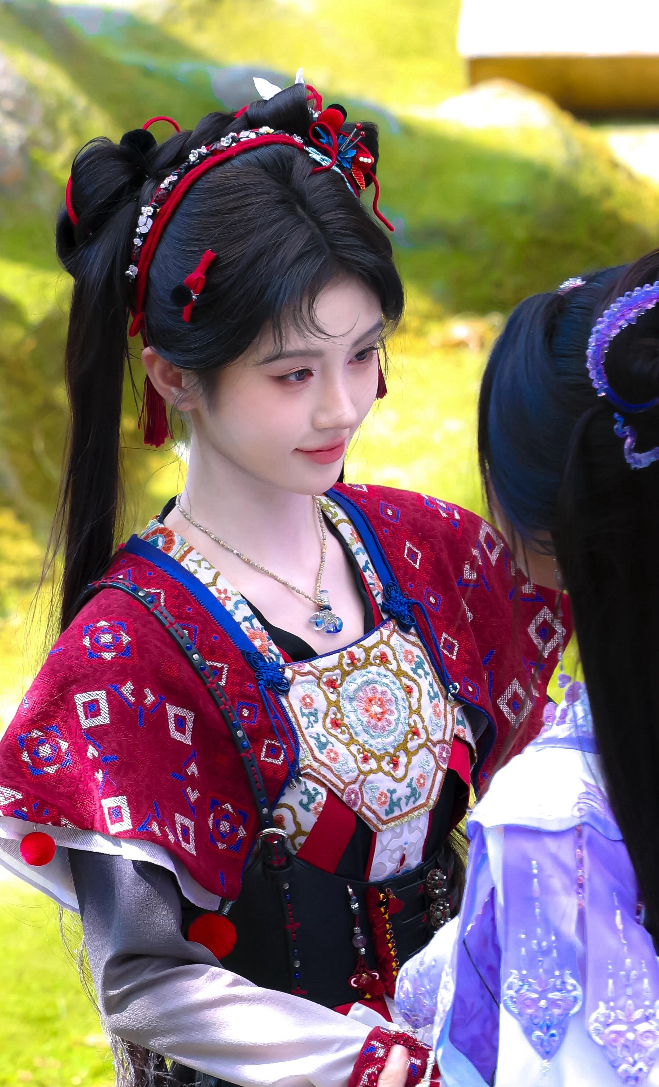 网友：鞠婧祎是几线明星呢❓橘丝：先买杂志和代言我就告诉你…