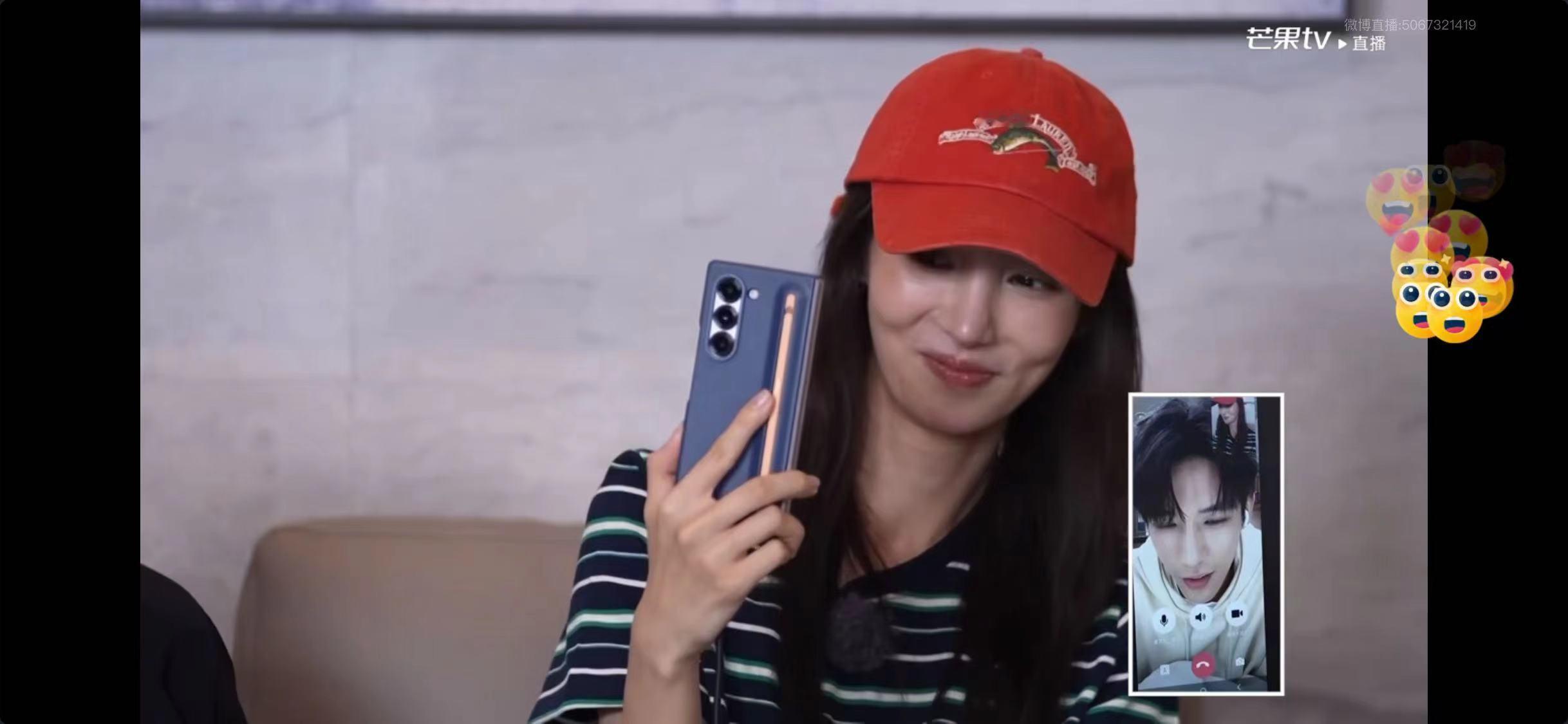 #金晨给王安宇打电话##王安宇让金晨最好别当导游# 《花儿与少年》直播里，金晨给