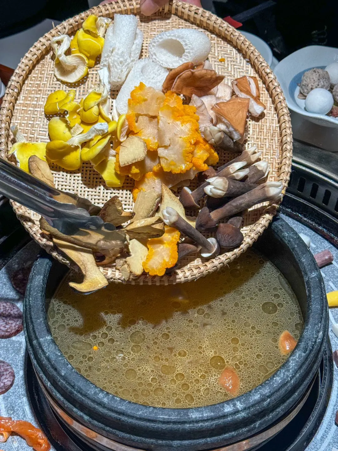 在丽江我唯一想推的菌子火锅……