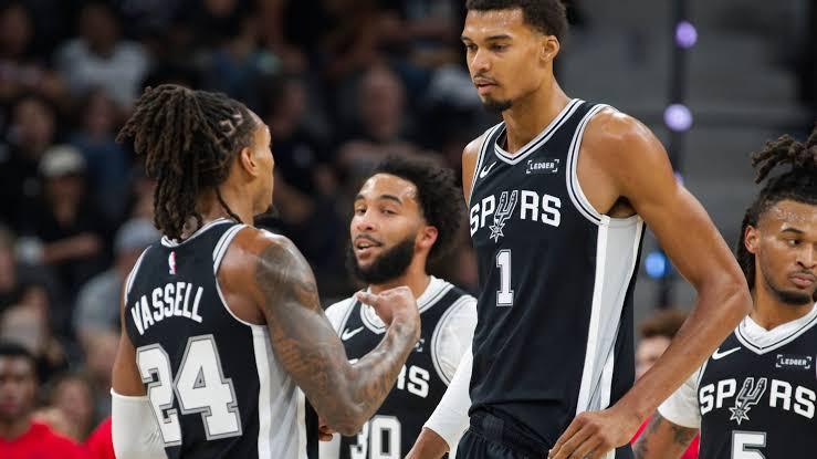 NBA全球赛的赛程也来了

分别是1月15日北京时间凌晨3点，在法国巴黎
   