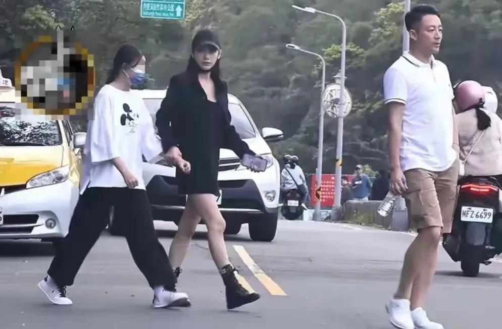 消停了一段时间了。
现在又因为s家想看孩子，在网络上挑起了事端。
实话实说，真没