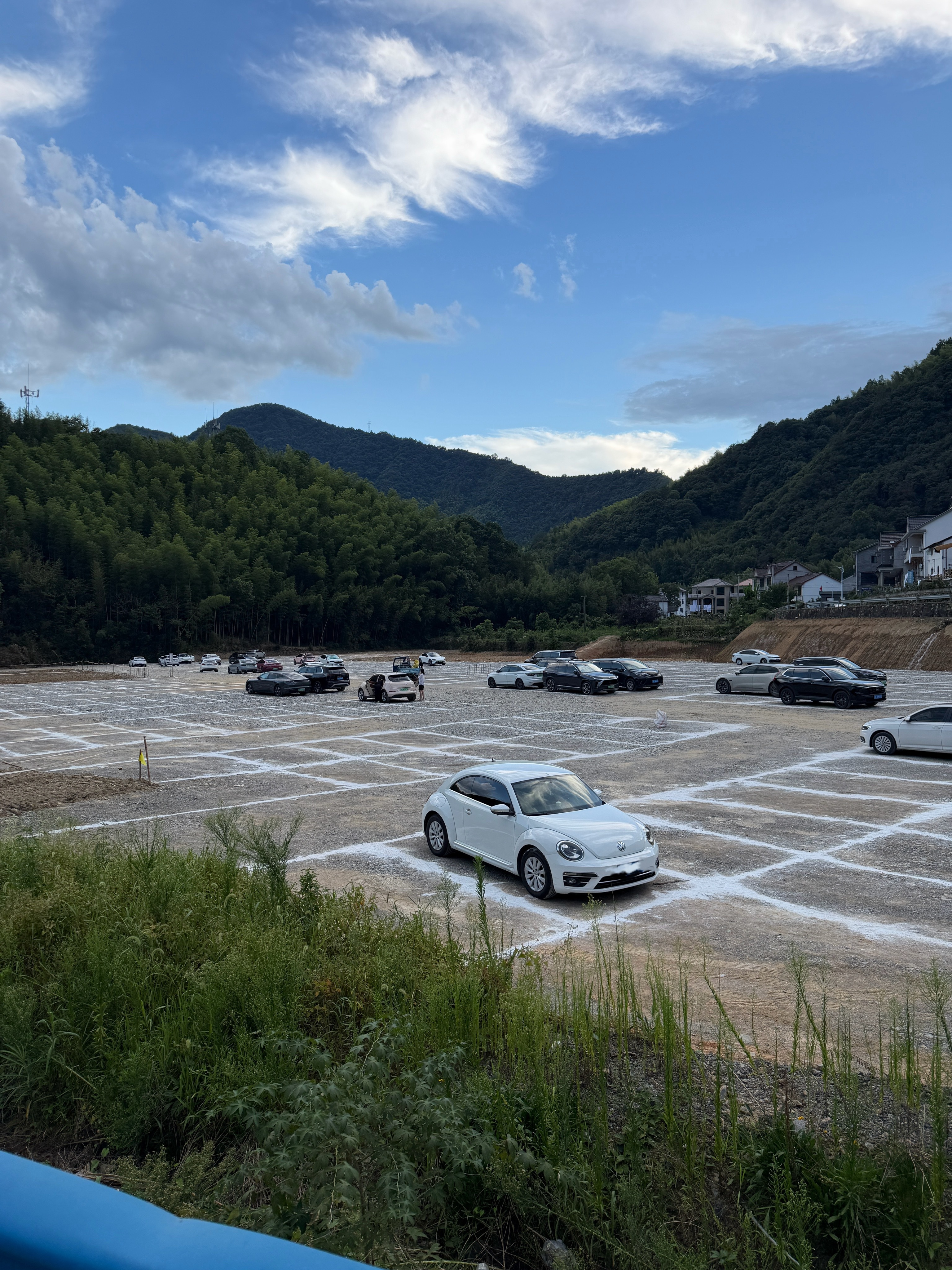 我今天是去桐庐雅鲁漂流了 开车来回六小时…这么热的天因为周末人太多排队两小时 这