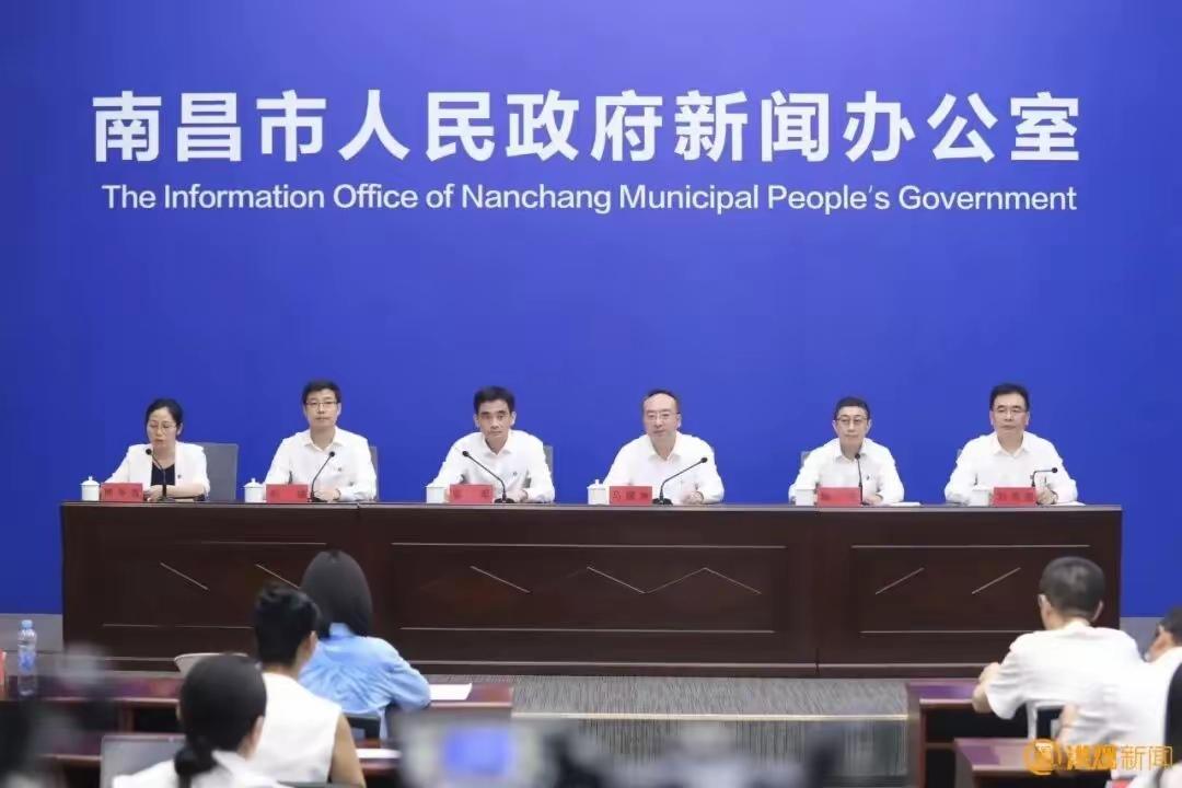 双会联袂启幕 航空赋能洪城
 
10月31日至11月4日，2026中国航空产业大