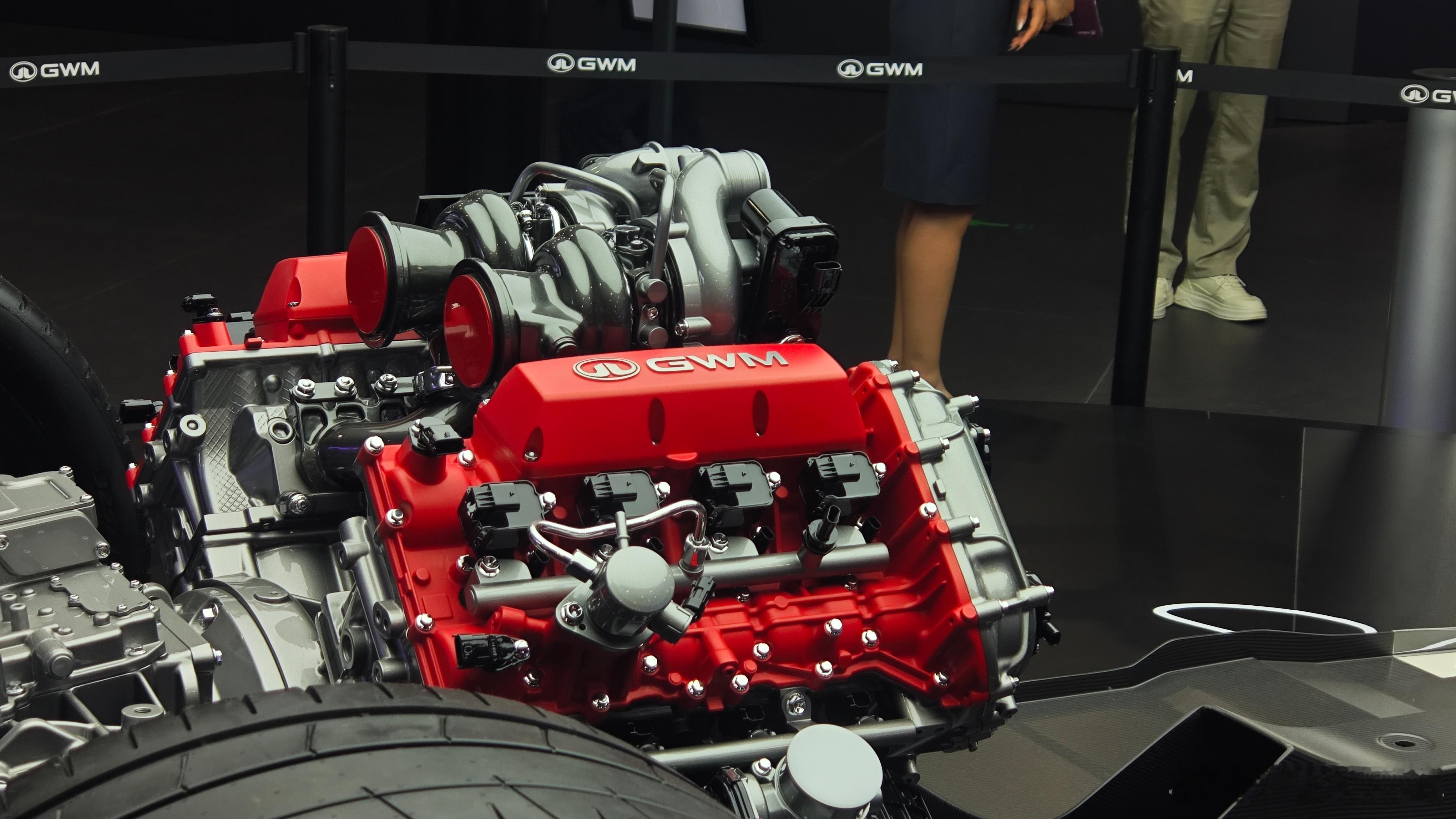 长城大计划，今天北京车展正式落地了。中置、V8、全碳纤维单体壳座舱，GF高性能架