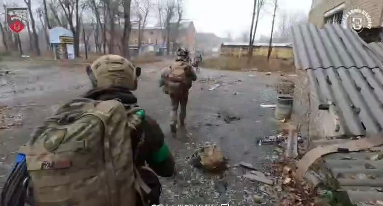 乌军第3特战团的一个小队在红军村郊区活动，具体时间不明，地点大致是斯捷潘博夫昆街