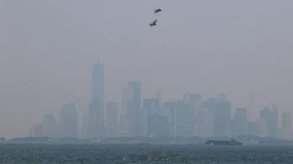 加拿大野火烟雾大规模南下 美国东北部受到影响 加拿大野火烟雾再次大规模南下，美国