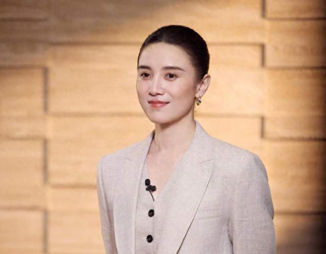 宋佳飞天“一串三”拿视后大满贯，为什么获奖引来巨大争议？