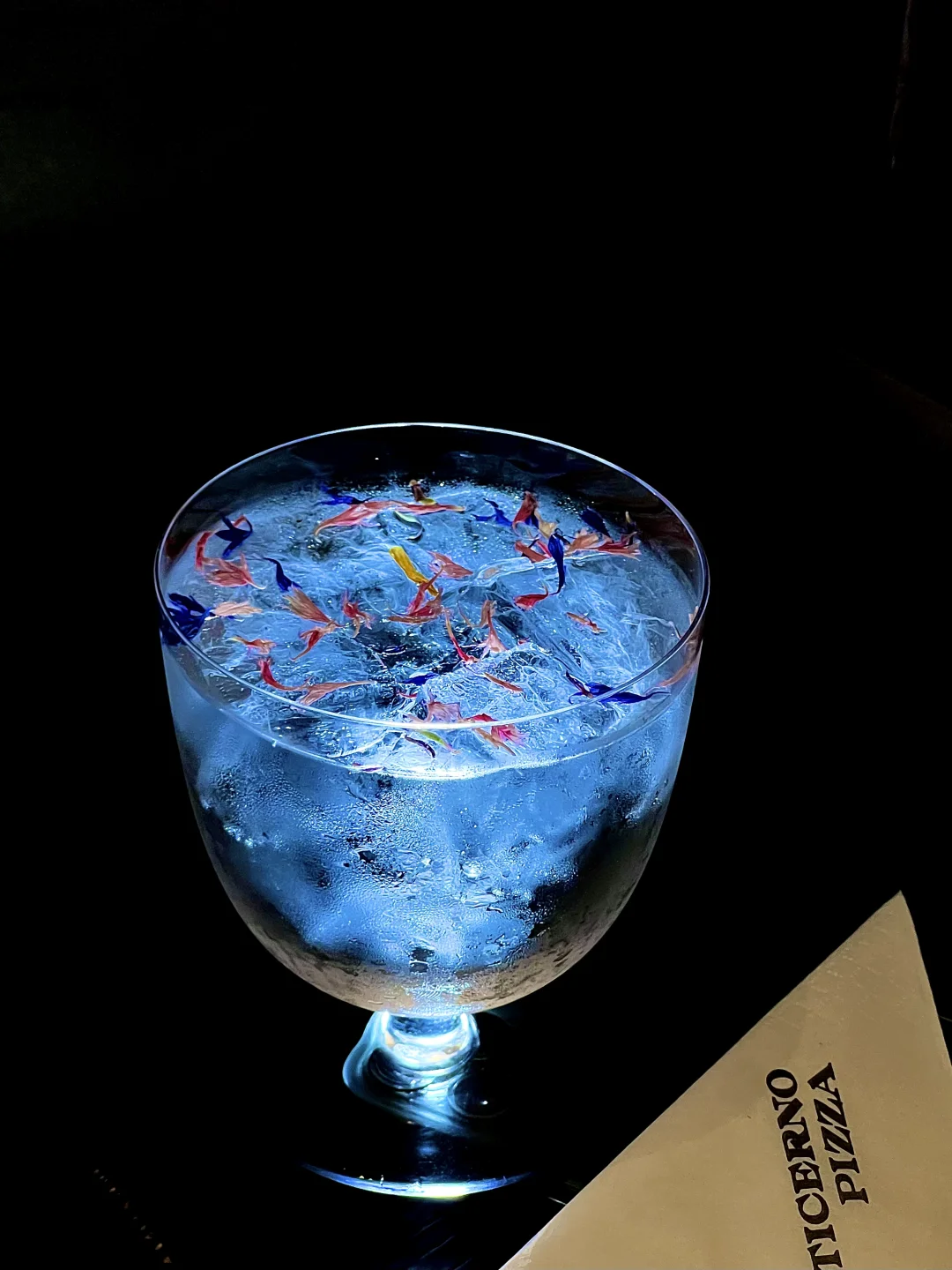 老板说征集一下这杯酒的名字！选中了免费喝
