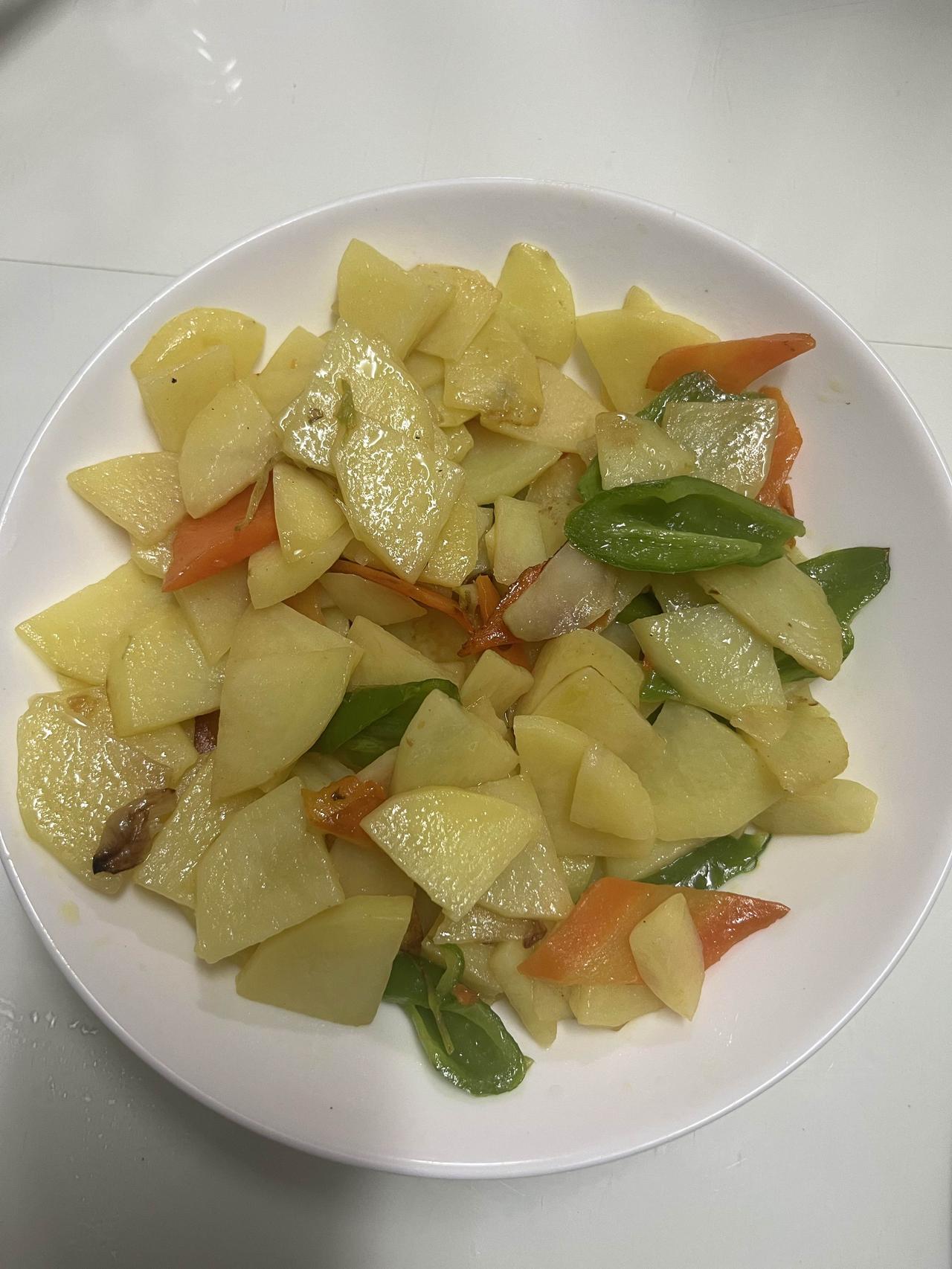 晚上超炒了个青椒土豆片