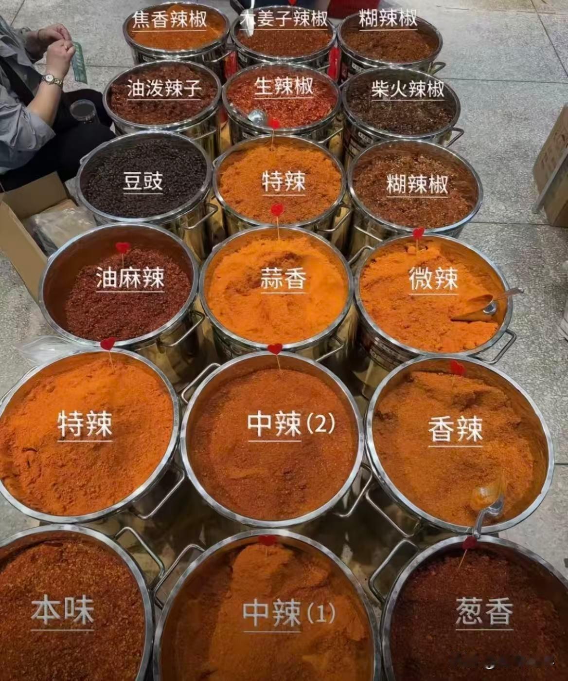 中国有嘻哈，贵州有嘶哈😆
在品尝贵州美食时使用了“黔三角”特有的粉，发出的“嘶