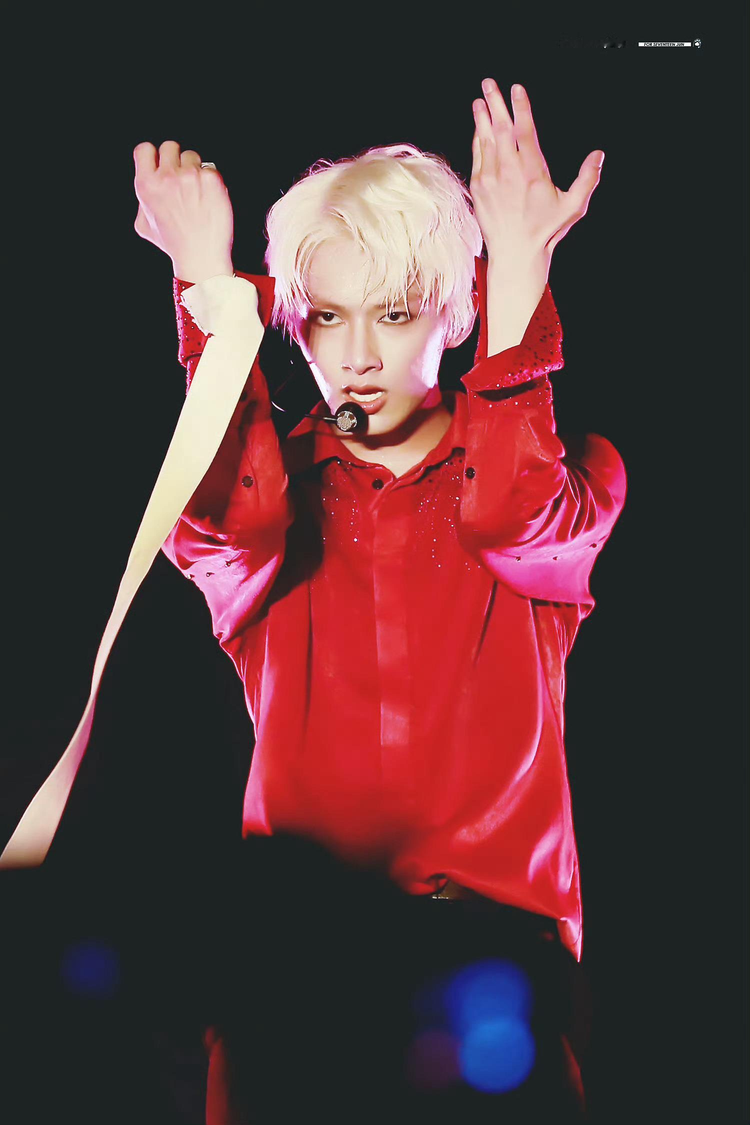 文俊辉 🐱文俊辉大漂亮 早期的白金玫瑰上看下看左看右看都是很完美的一张脸