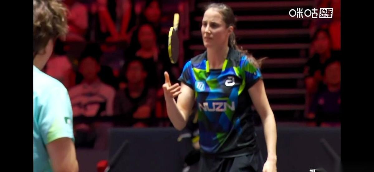 哎哟我去，王艺迪这回可真是爆了个大冷门啊！2-4，输给一个德国“怪球手”莎宾·温