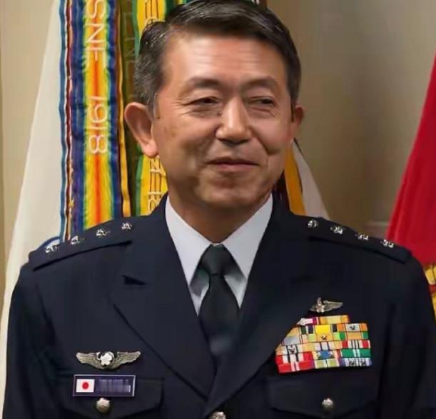 日本自卫队前幕僚长损失惨重，在中国大陆1.2亿资产被没收，早在3月份已收到警告！