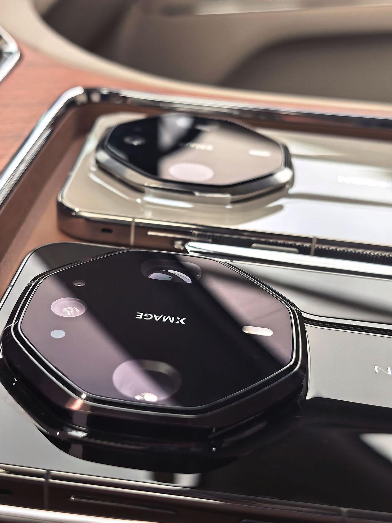 实拍Mate90 RS非凡大师：这代设计，突破还是冒险？上手后我想说：它真没按老