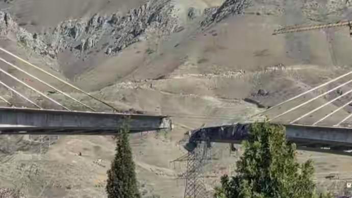 美国人太TM的坏了，说它是恐怖政权、世界流氓毫不为过，这个称号美国当之无愧！
伊