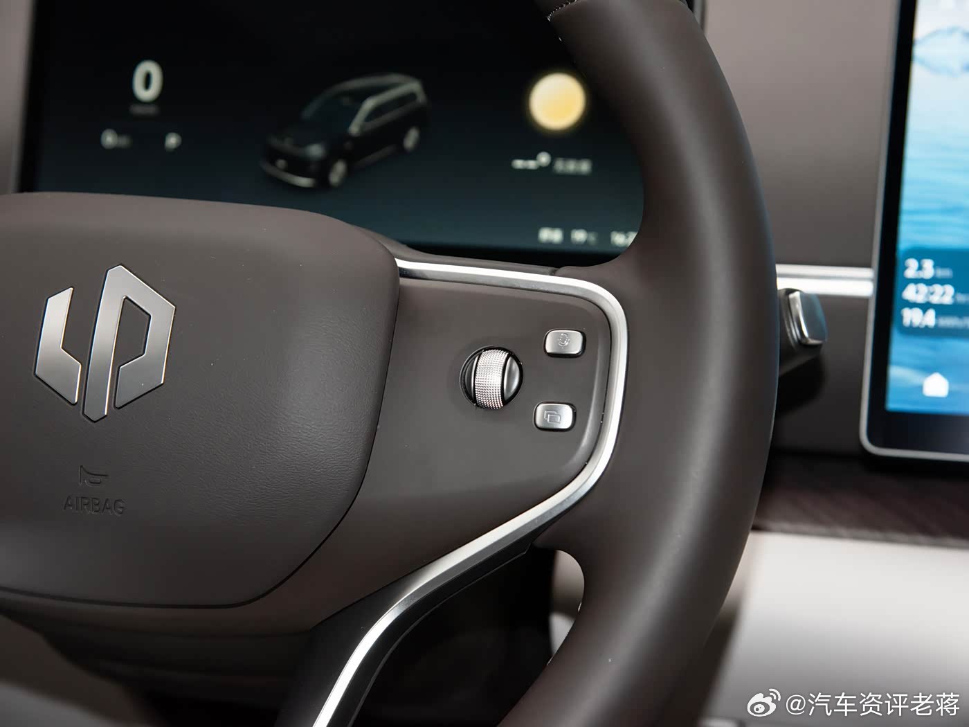 老蒋原创 D19这个方向盘按键盖板啊，属实有些令人难崩……网友戏称的半价xx，更