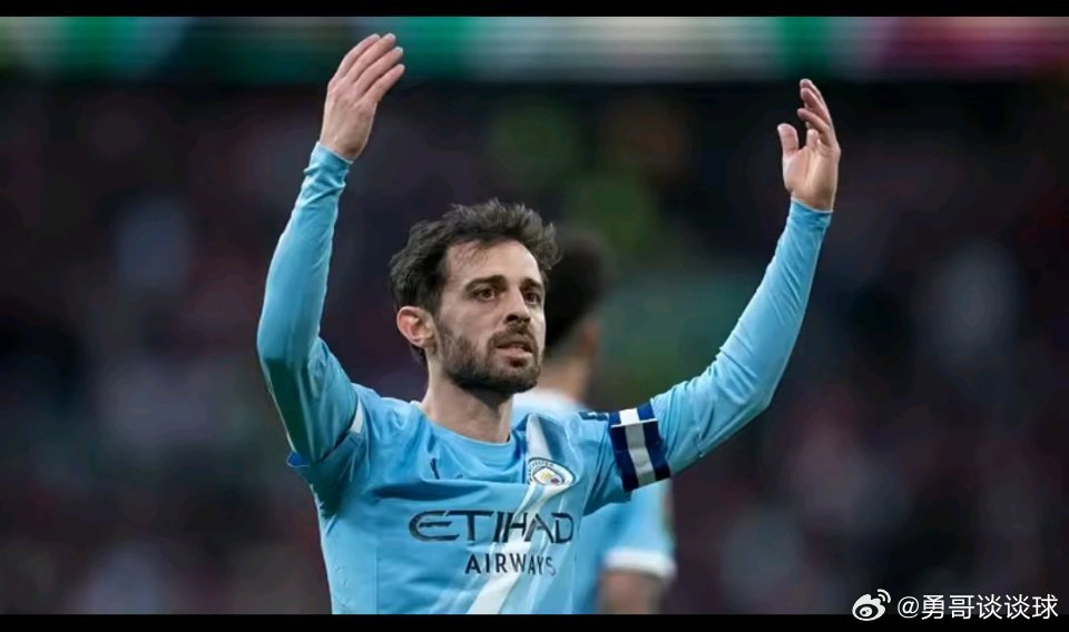 英超联赛3月27日讯 近日，曼城中场B席参加了曼城官方播客采访。在采访中B席谈及