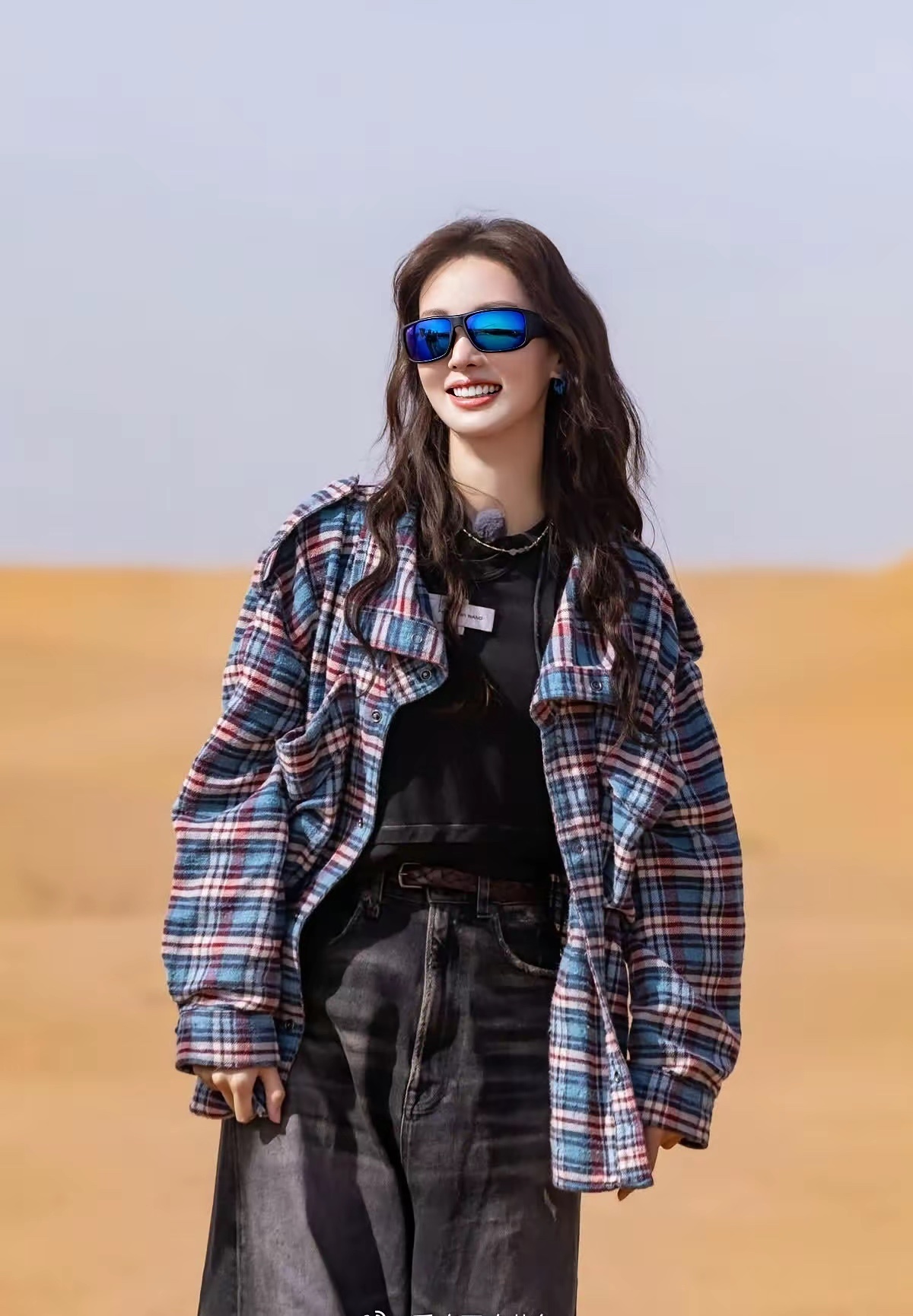 金晨增肥后美到认不出，羊毛卷搭羽绒服嫩回少女，这变化真像换了个人 ​​​