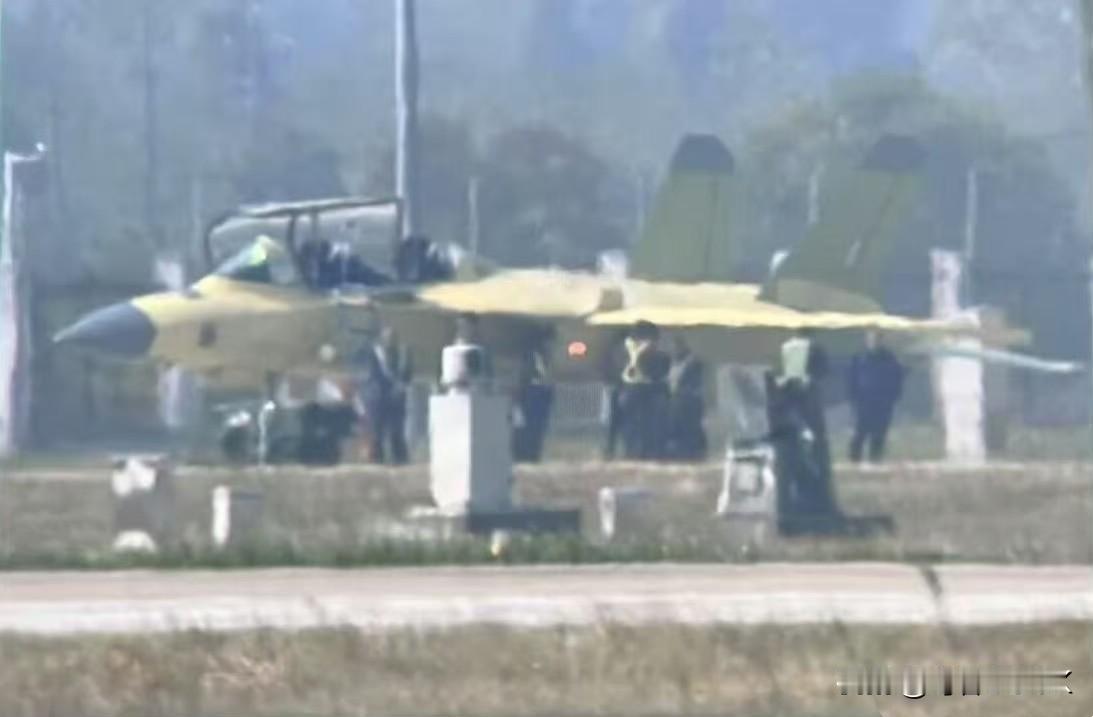 中国版的“大黄蜂”战斗机，要来了…
洪都飞机制造厂正在加速研制中的双垂尾版教10