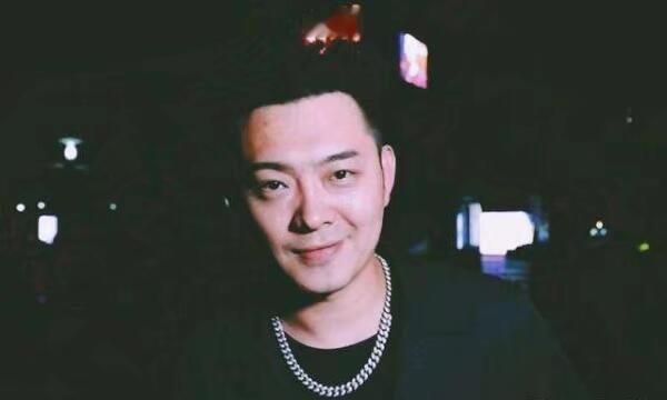 曝宝石老舅醉酒打架被警方拘留 宝石老舅醉酒事件引发公众热议2024年12月3日晚